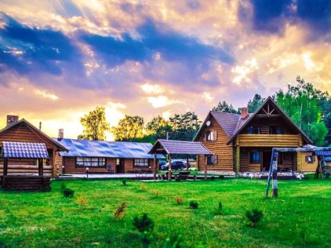 Коттедж № 52 ( с водоёмом )